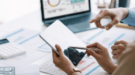 Team-discussing-commercial-insurance