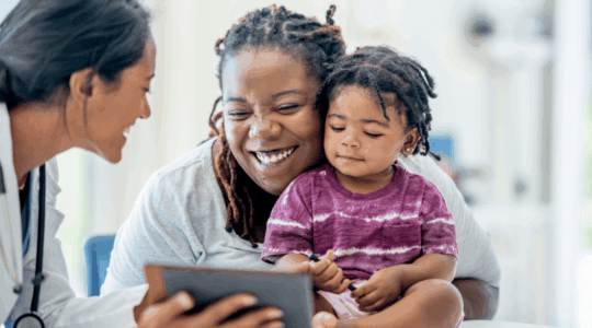 doctor-smiling-woman-child